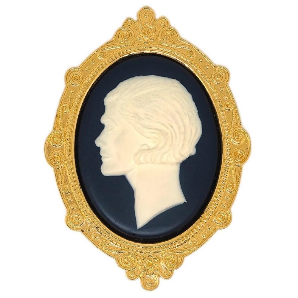 Chanel Brooch Pin Gold 153895